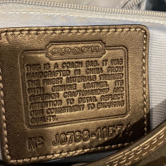 Coach shoulder purse - Picture 2 of 3